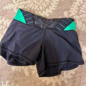 Lululemon size 6 groove run shorts navy blue